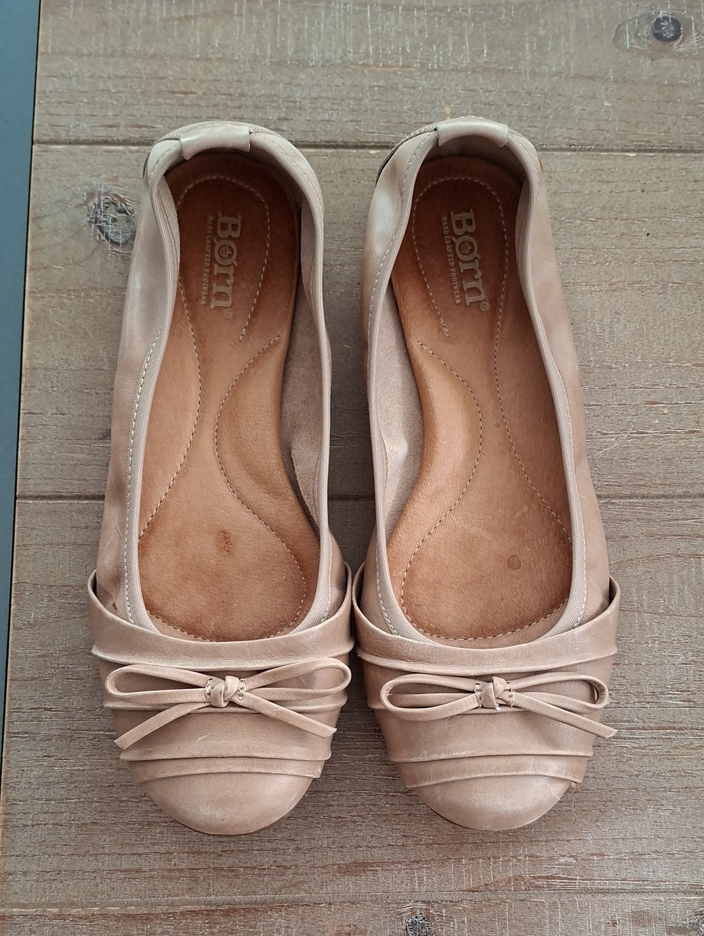 Born Neutral Tan Leather Cross-over Bow Detail Ballet Flats (Size US 7.5)